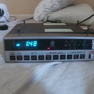 GE General Electric 7-4220A Radio Under Cabinet Spacemaker AM/FM Vintage 1980s